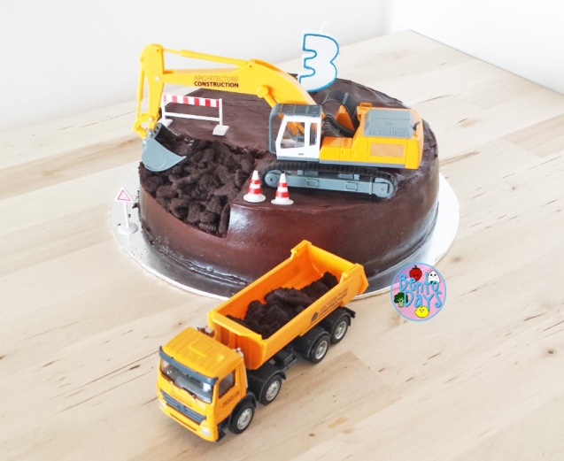 Construction themed birthday cake | Bento Days